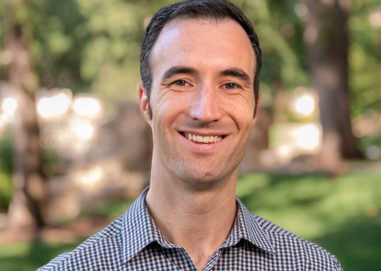 Adam Roth headshot